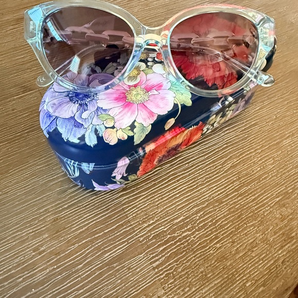 Brighton Clear and light blue Sunglasses with floral case - Picture 5 of 10